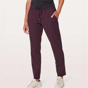 Lululemon On The Fly Pant - black cherry size 4